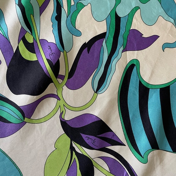 Emilio Pucci Floral Silk Print Scarf. - Picture 11 of 16